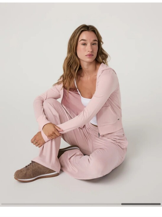 Vuori Pants - Like New ! VUORI HALO Vintahe Rose Modern Hoodie and Pant Set S/M